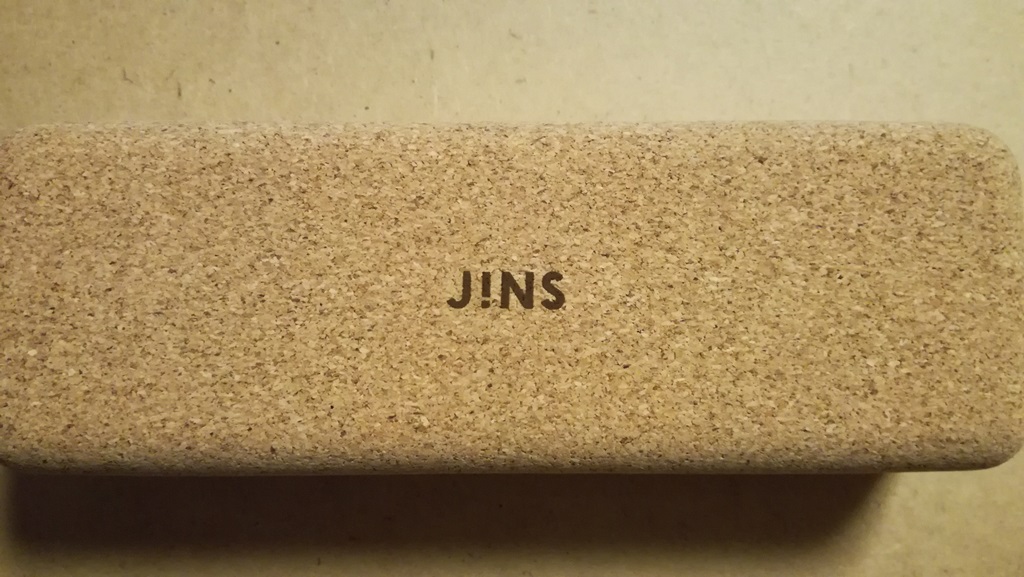 JINSのケース